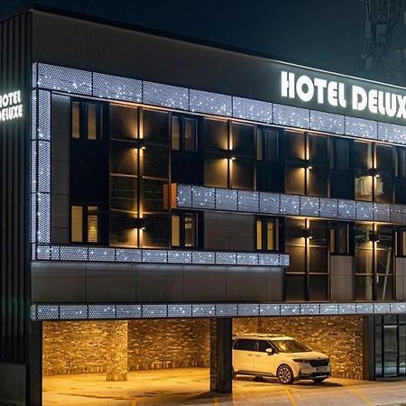 Deluxe Motel Кодже Екстер'єр фото