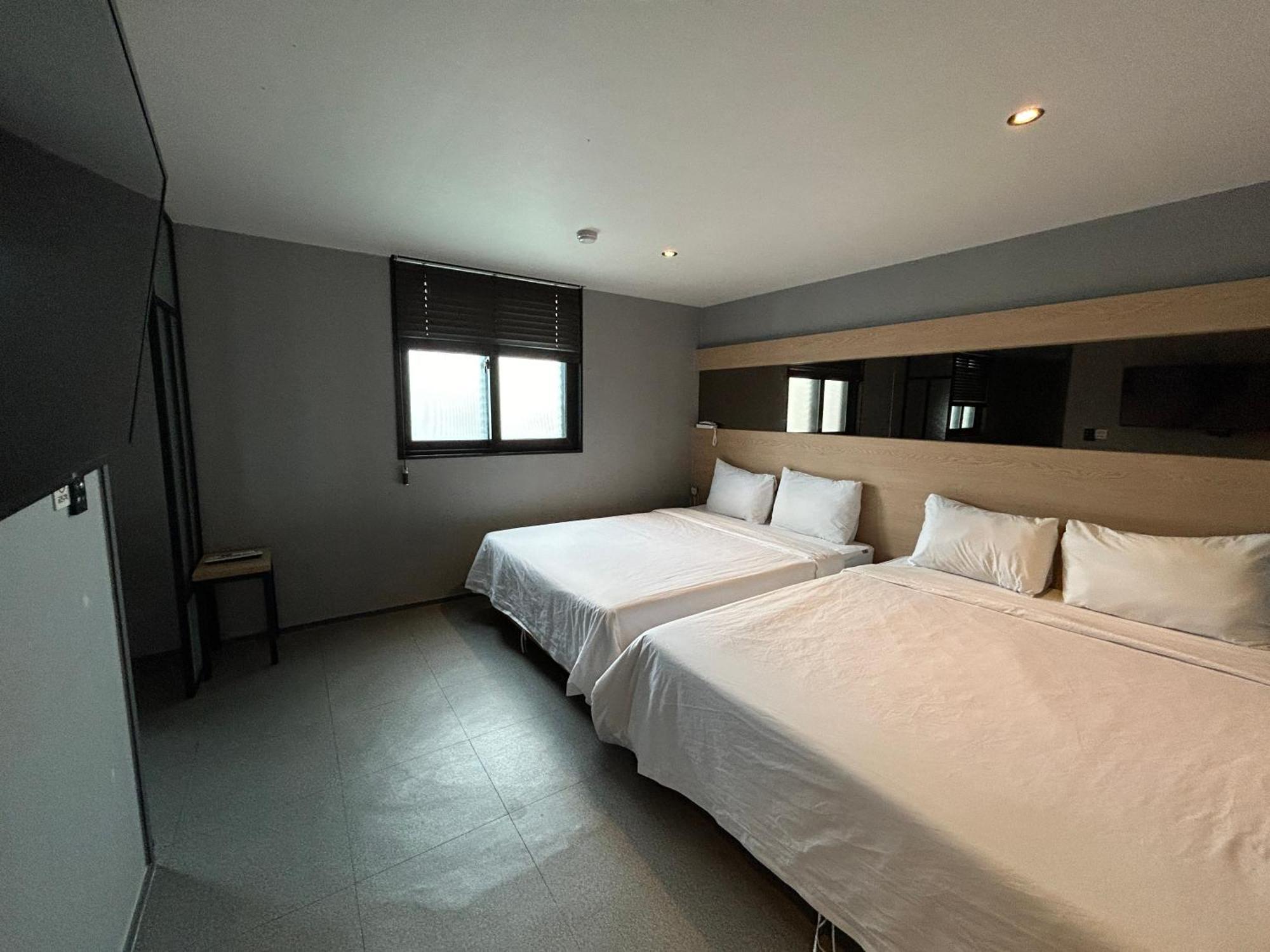 Deluxe Motel Кодже Екстер'єр фото