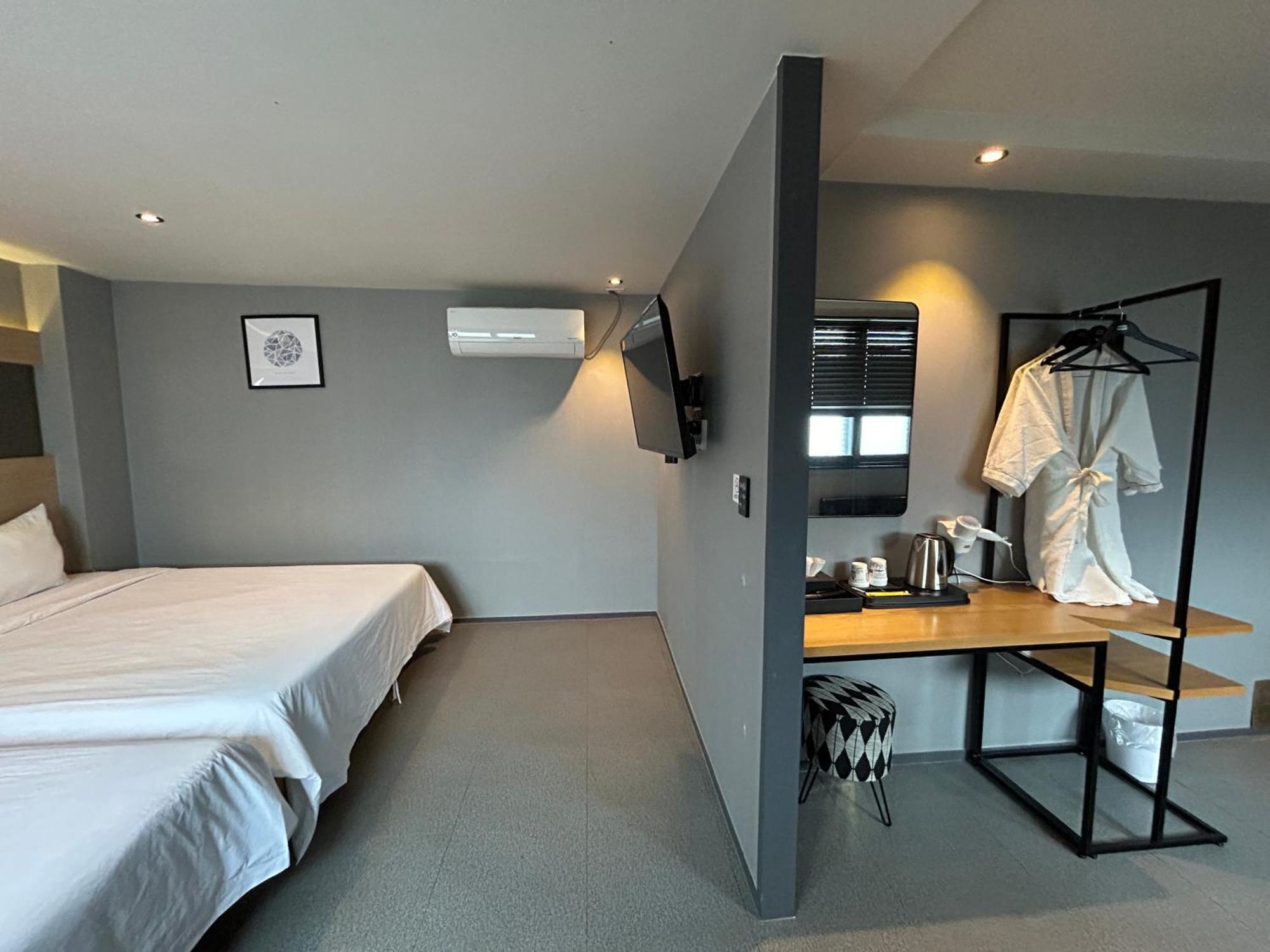 Deluxe Motel Кодже Екстер'єр фото