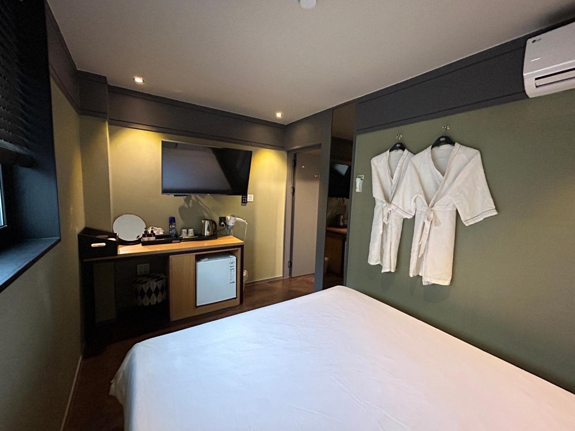 Deluxe Motel Кодже Екстер'єр фото