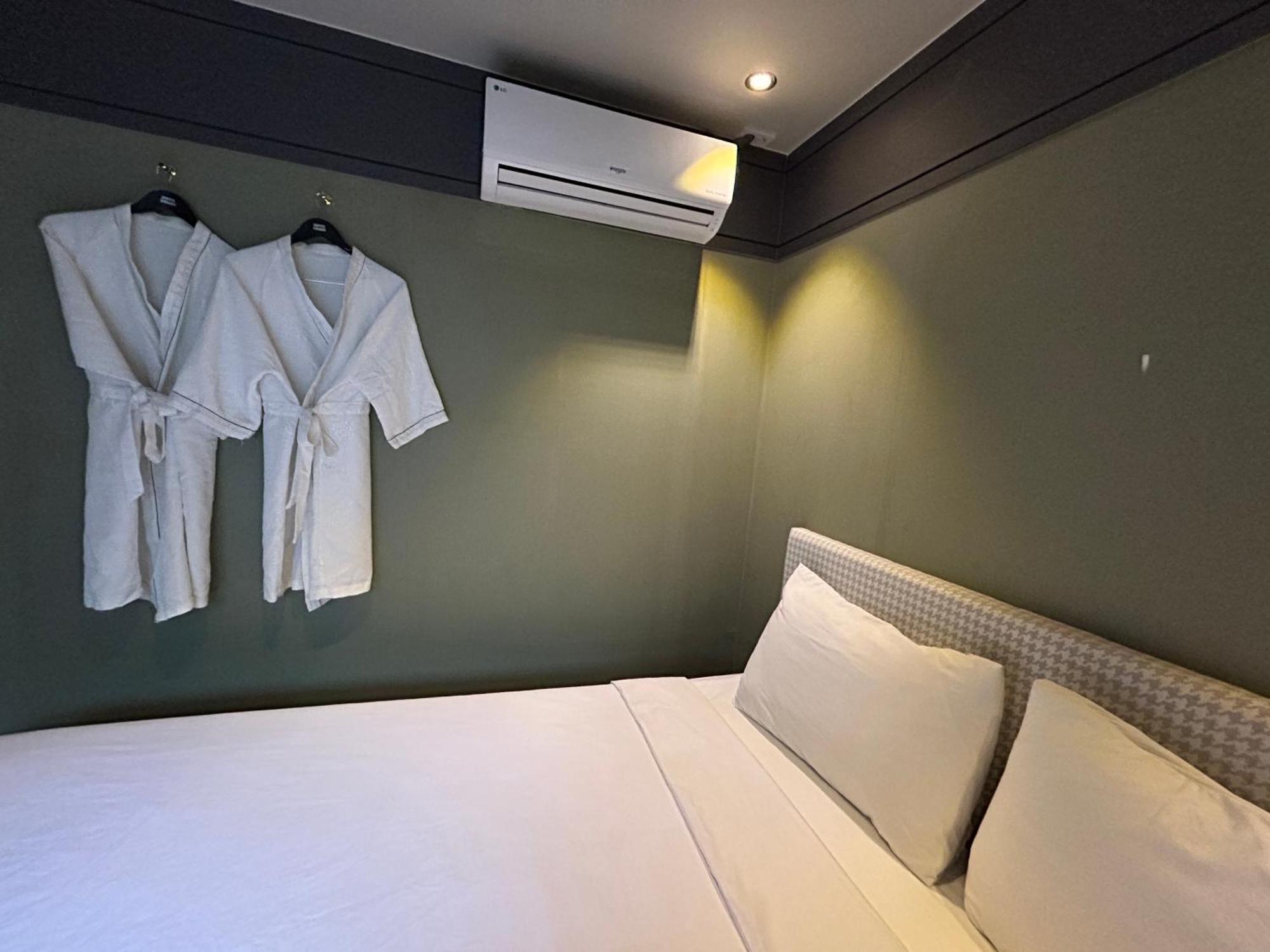 Deluxe Motel Кодже Екстер'єр фото