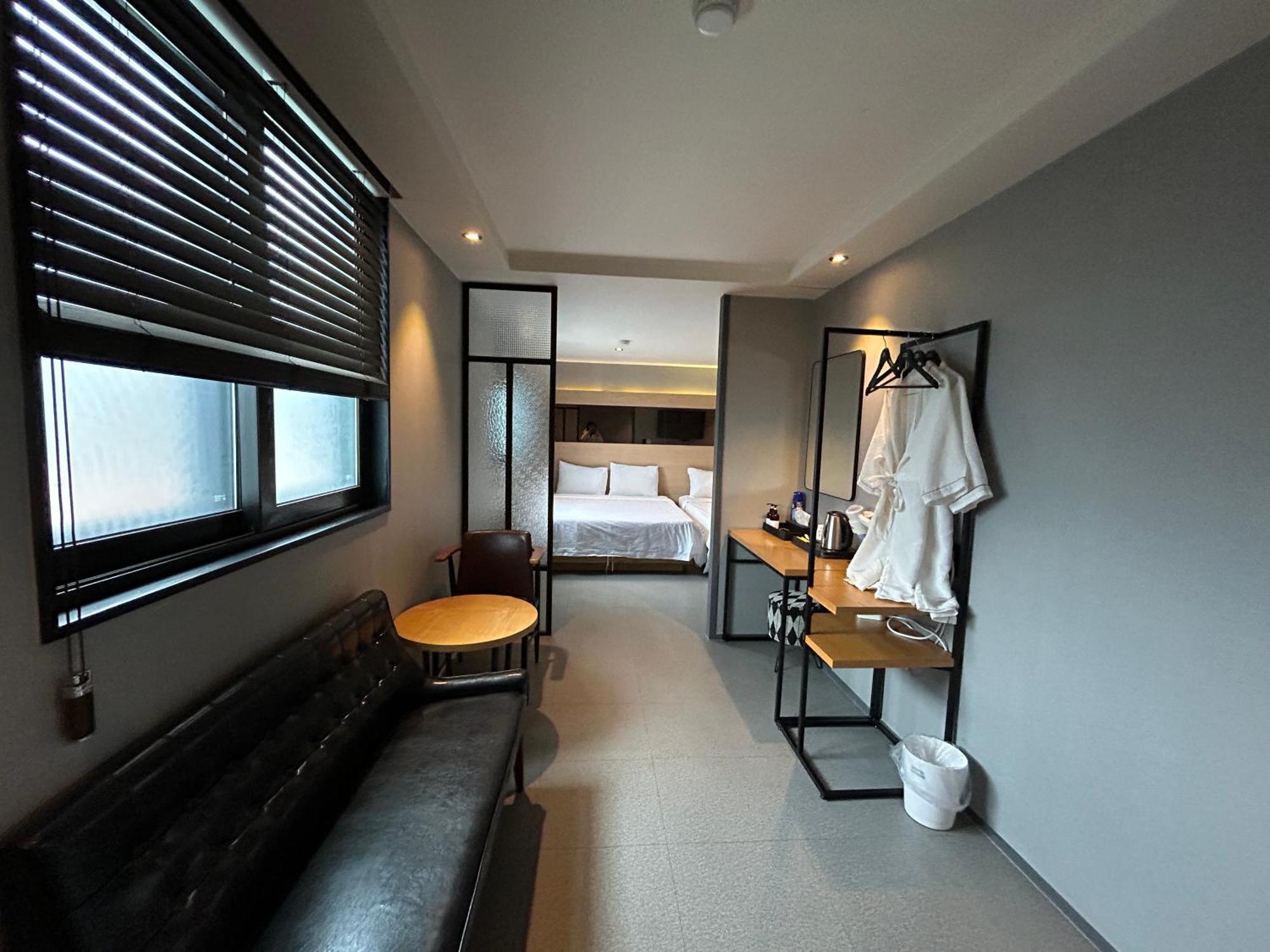 Deluxe Motel Кодже Екстер'єр фото