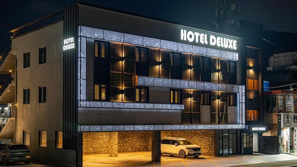 Deluxe Motel Кодже Екстер'єр фото
