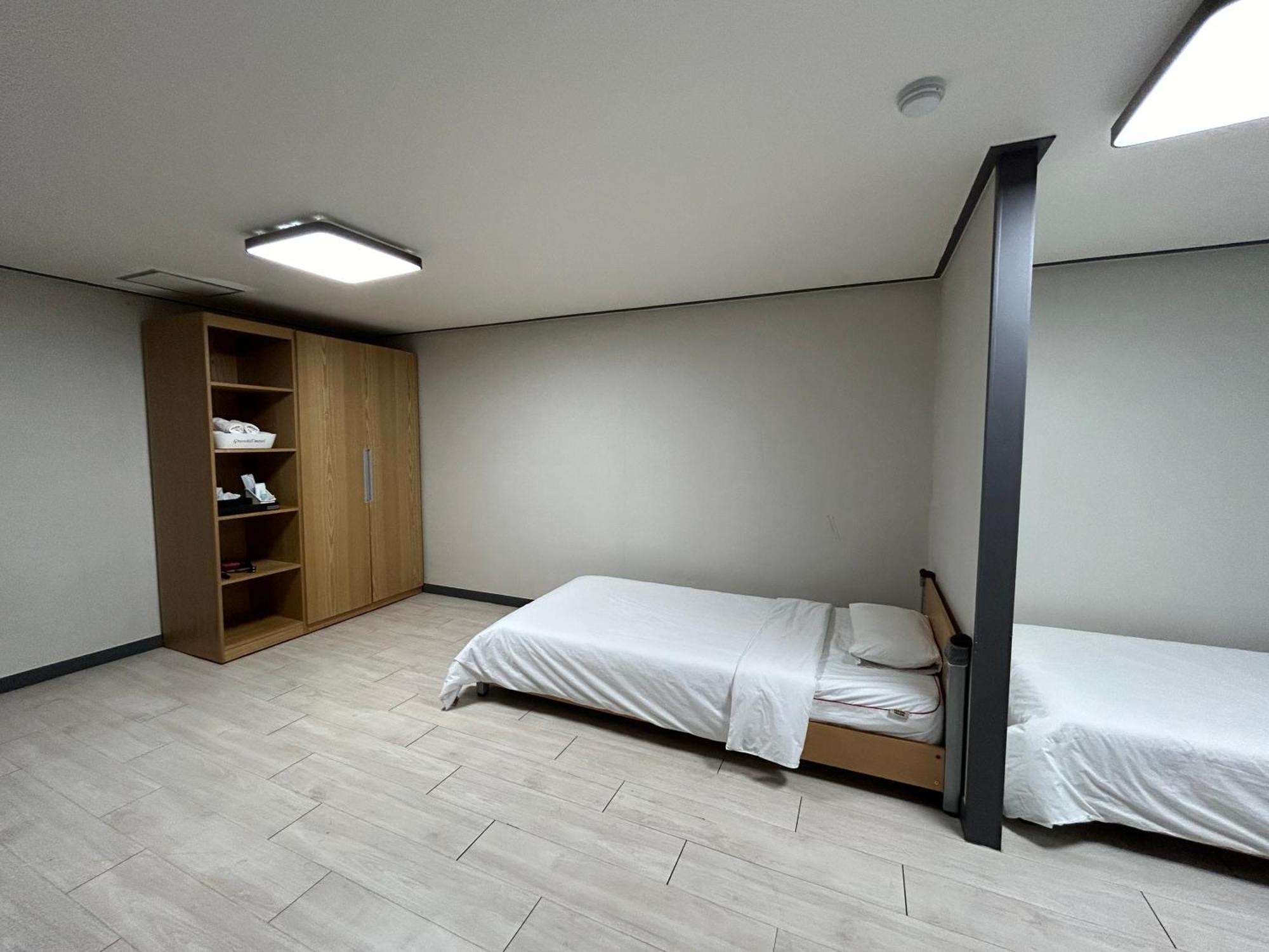 Deluxe Motel Кодже Номер фото