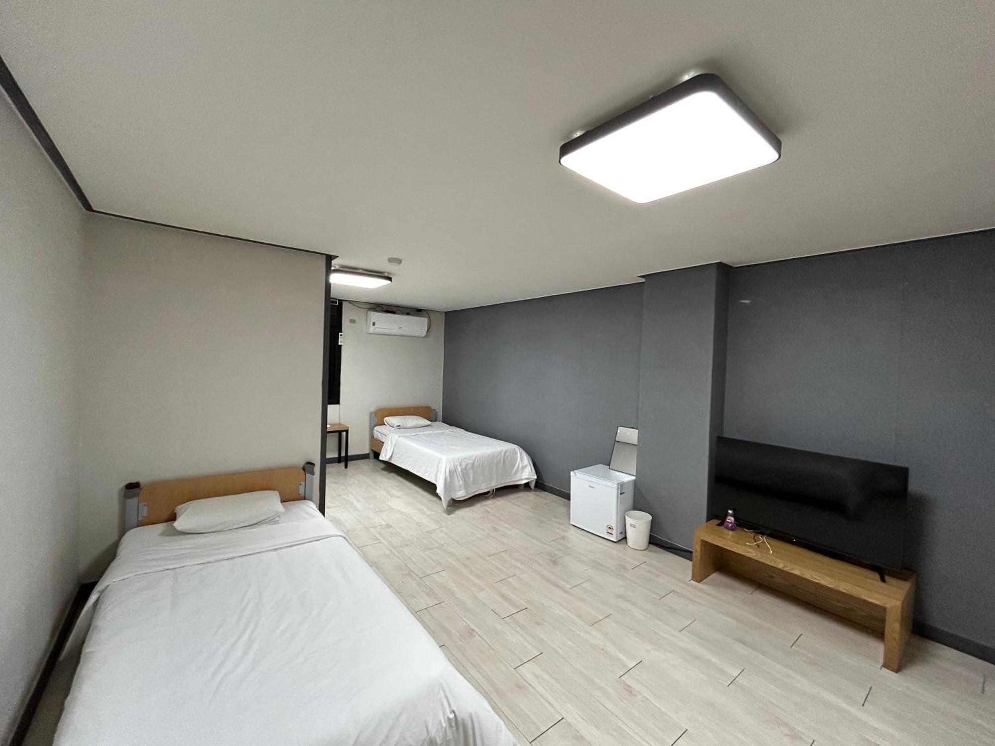 Deluxe Motel Кодже Номер фото