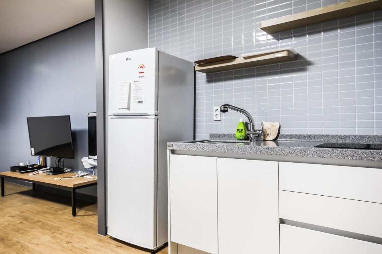 Deluxe Motel Кодже Екстер'єр фото