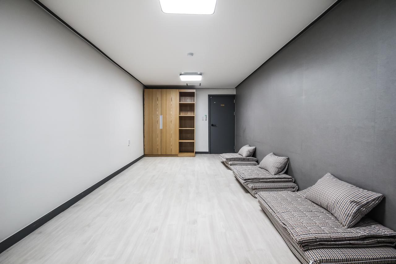 Deluxe Motel Кодже Екстер'єр фото