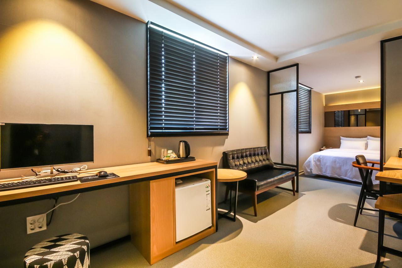 Deluxe Motel Кодже Екстер'єр фото