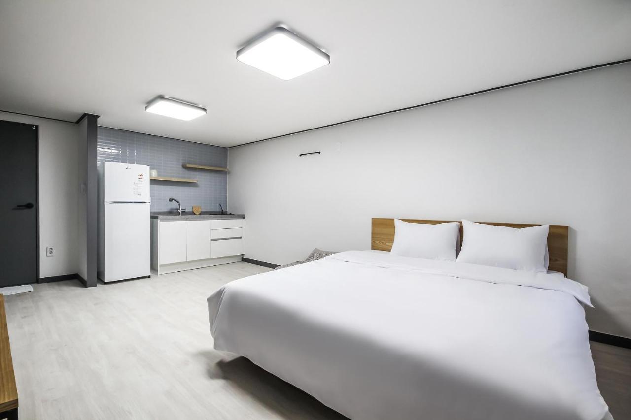 Deluxe Motel Кодже Екстер'єр фото