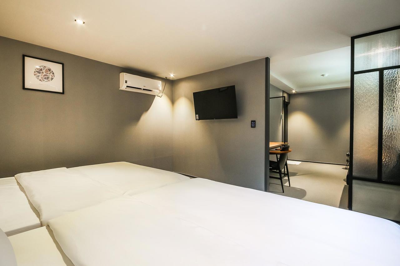 Deluxe Motel Кодже Екстер'єр фото