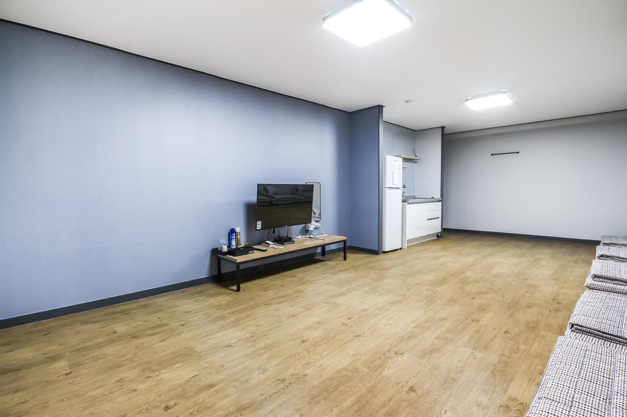 Deluxe Motel Кодже Екстер'єр фото