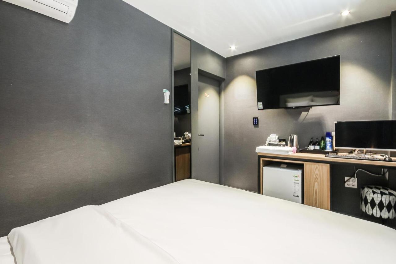 Deluxe Motel Кодже Екстер'єр фото
