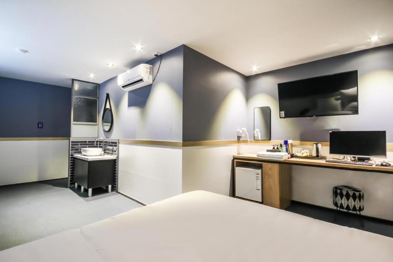 Deluxe Motel Кодже Екстер'єр фото