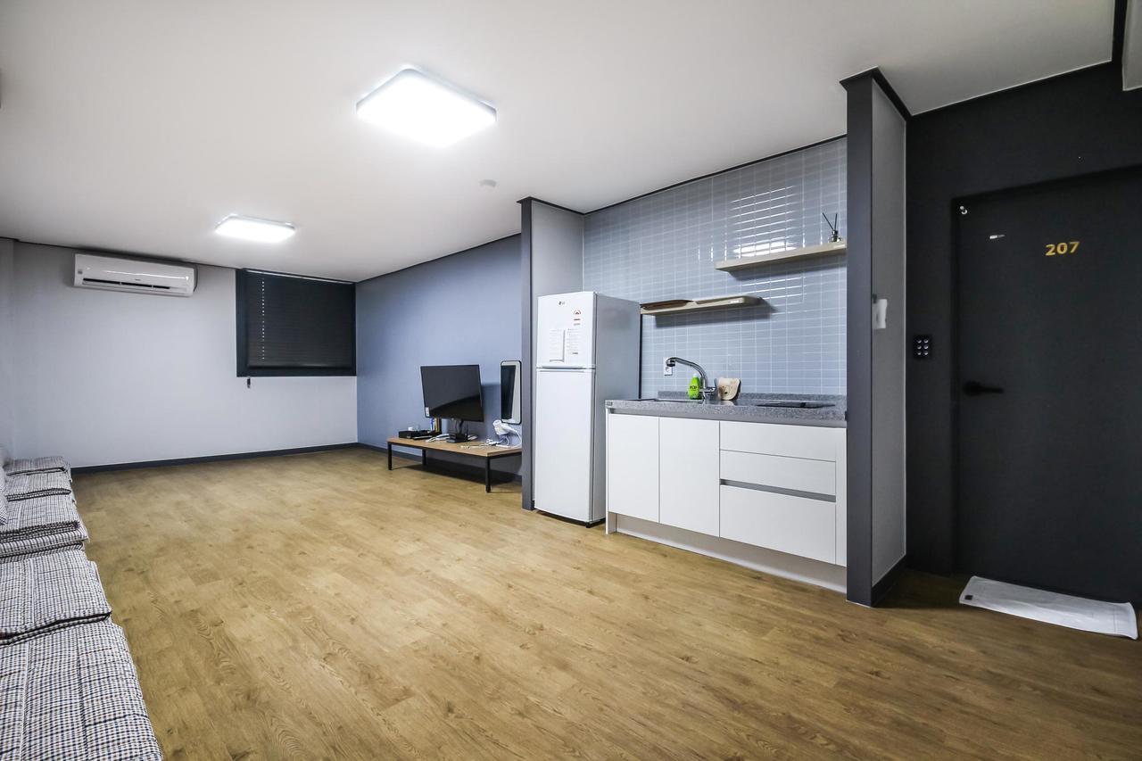 Deluxe Motel Кодже Екстер'єр фото