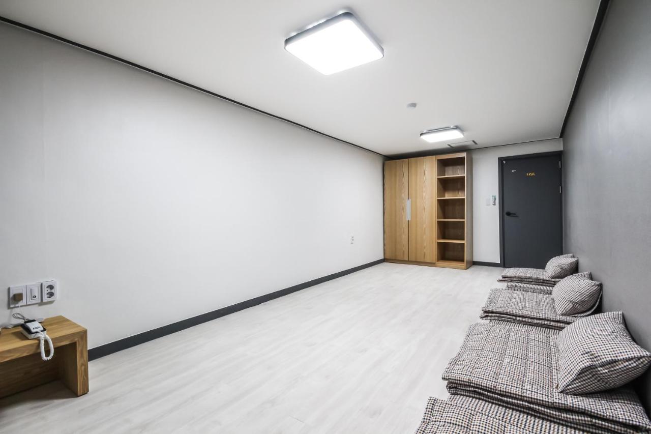 Deluxe Motel Кодже Екстер'єр фото